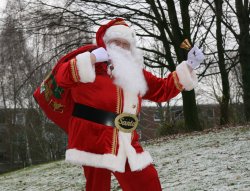 'Hamburgs wahrer Weihnachtsmann' mit Weihnachtsglocke 